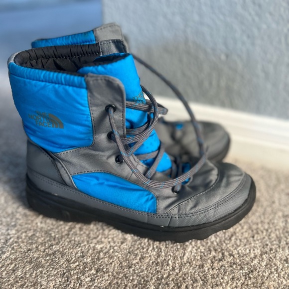 North Face boys/youth Snow Boots size 5 - Picture 1 of 2